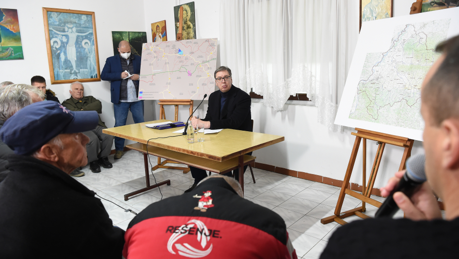 PREDSEDNIK VUČIĆ RAZGOVARAO SA MEŠTANIMA GORNJIH NEDELJICA Tražićemo od Rio Tinta da ne računaju samo na profit, već na zdravlje ljudi
