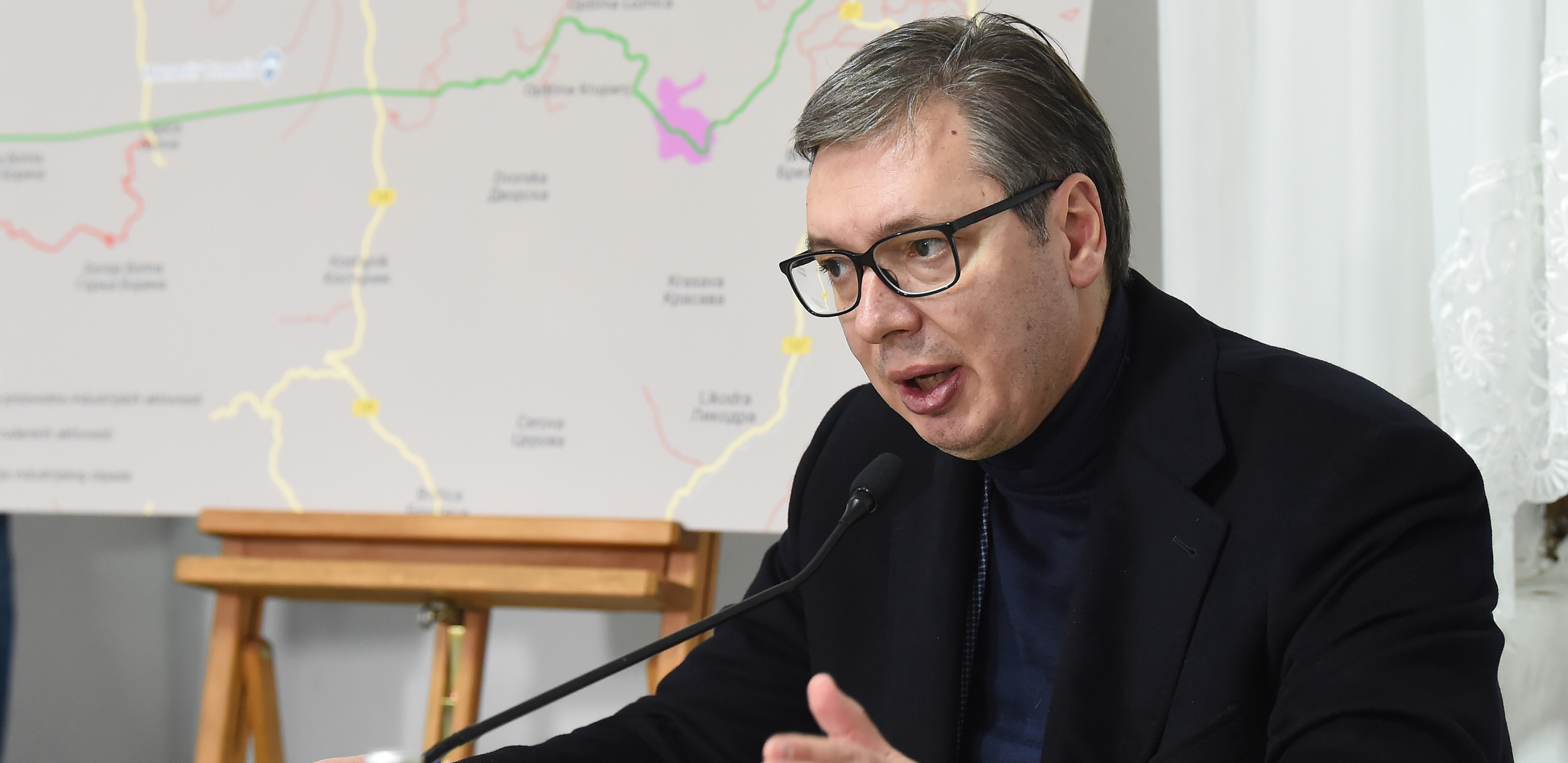 Vučić jednom svojom odevnom kombinacijom napravio pometnju među političarima