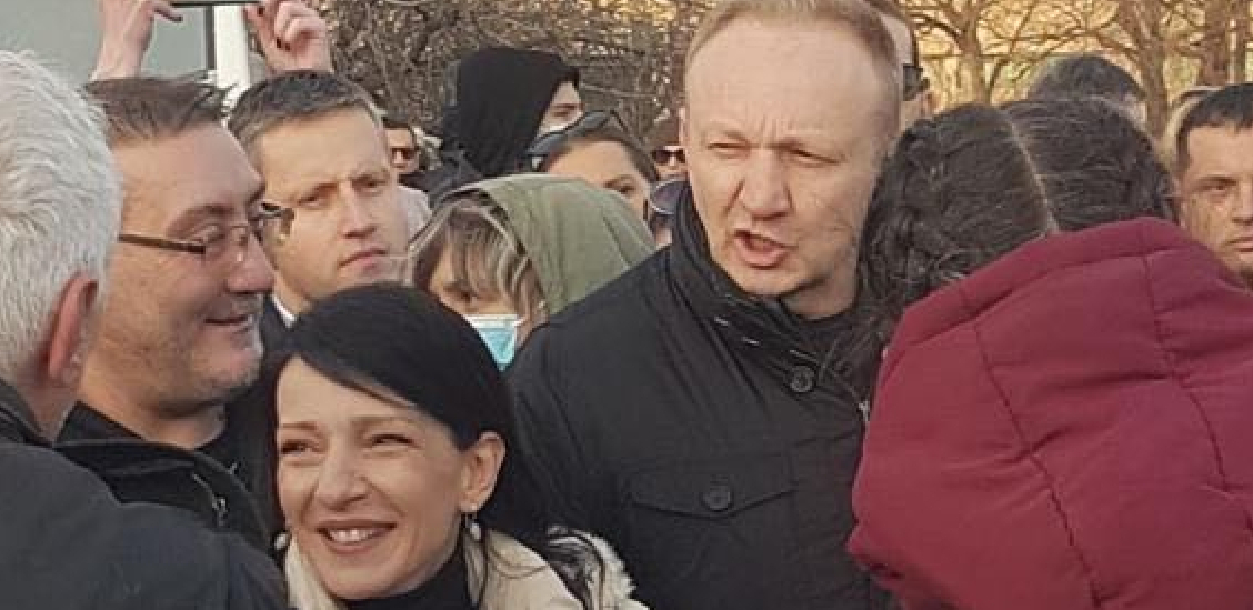 DEMOKRATIJA NA DELU PO ĐILASOVOM RECEPTU Aktivisti SSP u Rumi nudili građanima pare da bi stavili potpis na njihovu izbornu listu