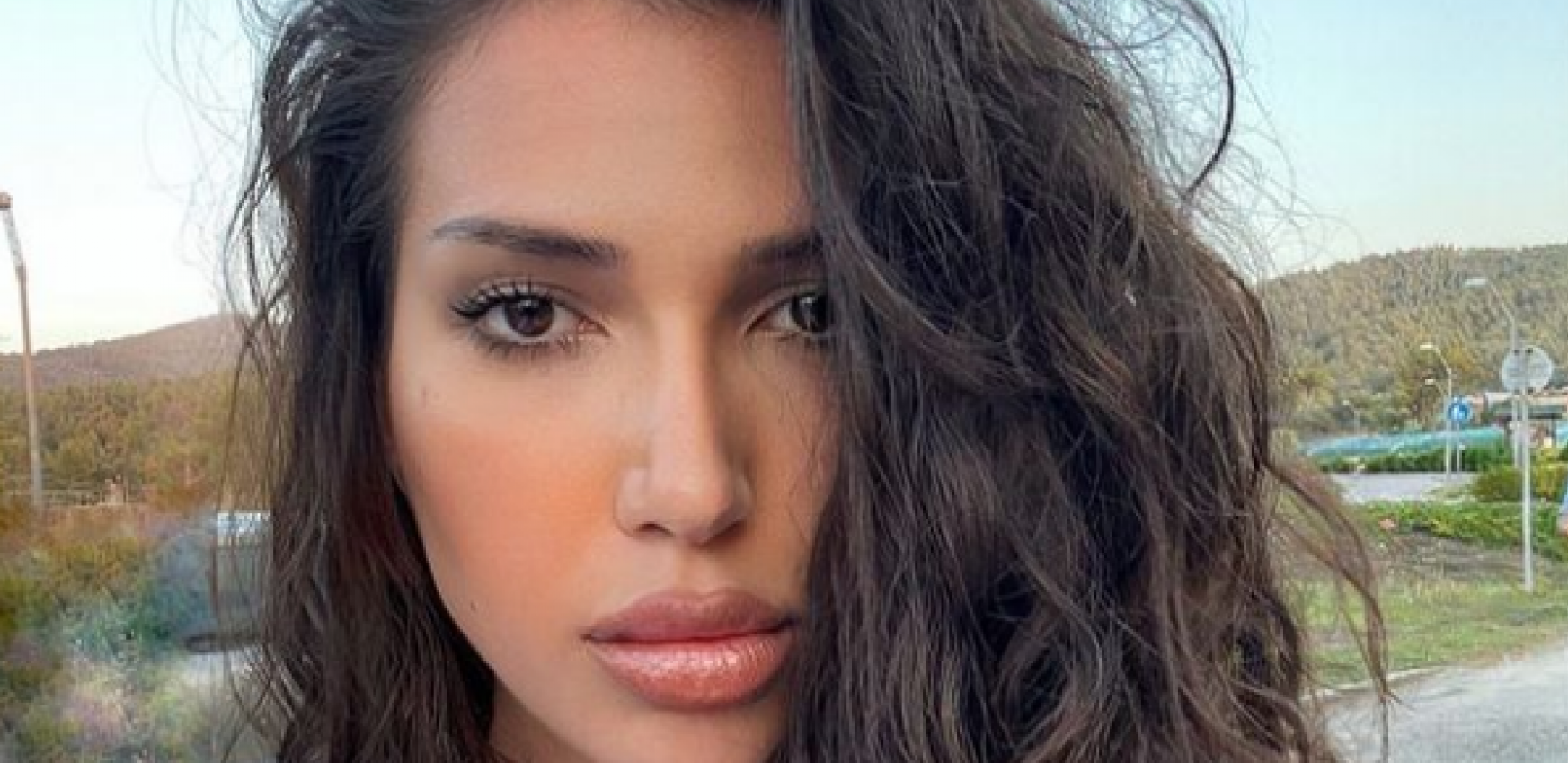 ĆERKA ŽELJKA JOKSIMOVIĆA ODUŠEVILA SVE: Žena u jednodelnom kupaćem sa svim svojim vrlinama i manama izgleda ovako! (FOTO)