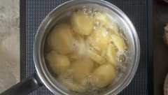 NAKON KUVANJA KROMPIRA NEMOJTE PROSIPATI VODU: Njegov sok ima neverovatna i višestruka dejstva za zdravlje