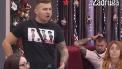 KARIĆ NAPRAVIO HAOS ZA CRNIM STOLOM Popljuvao Cara, Maju i Miljanu, pa uputio jasnu poruku budućem vođi!