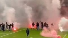 NAVIJAČ OPTUŽEN ZA POKUŠAJ UBISTVA NA STADIONU! "Ratni prizori" u Belgiji, zabeležena dva teška incidenta! (VIDEO)