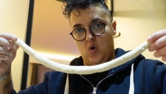 URNEBESNI SNIMAK MARIJE ŠERIFOVIĆ! Pevačica odlučila da umesi slavski kolač, evo kako se završilo! (VIDEO)