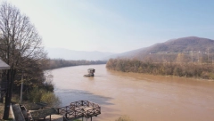 VODENA STIHIJA PRETI BAJINOJ BAŠTI Vrh poplavnog talasa preti da odnese najveću atrakciju na Drini (FOTO)