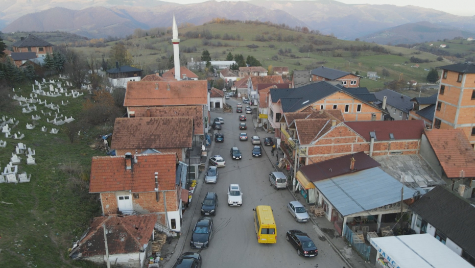 INCIDENT U SKUPŠTINSKOJ SALI U SJENICI, PREVIRANJA U BOŠNJAČKIM STRANKAMA Upala simpatizerka SPP, očekuje se smena vlasti?