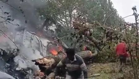 SRUŠIO SE Mi-17 Načelnik štaba odbrane bio u njemu - užas u Indiji (VIDEO)