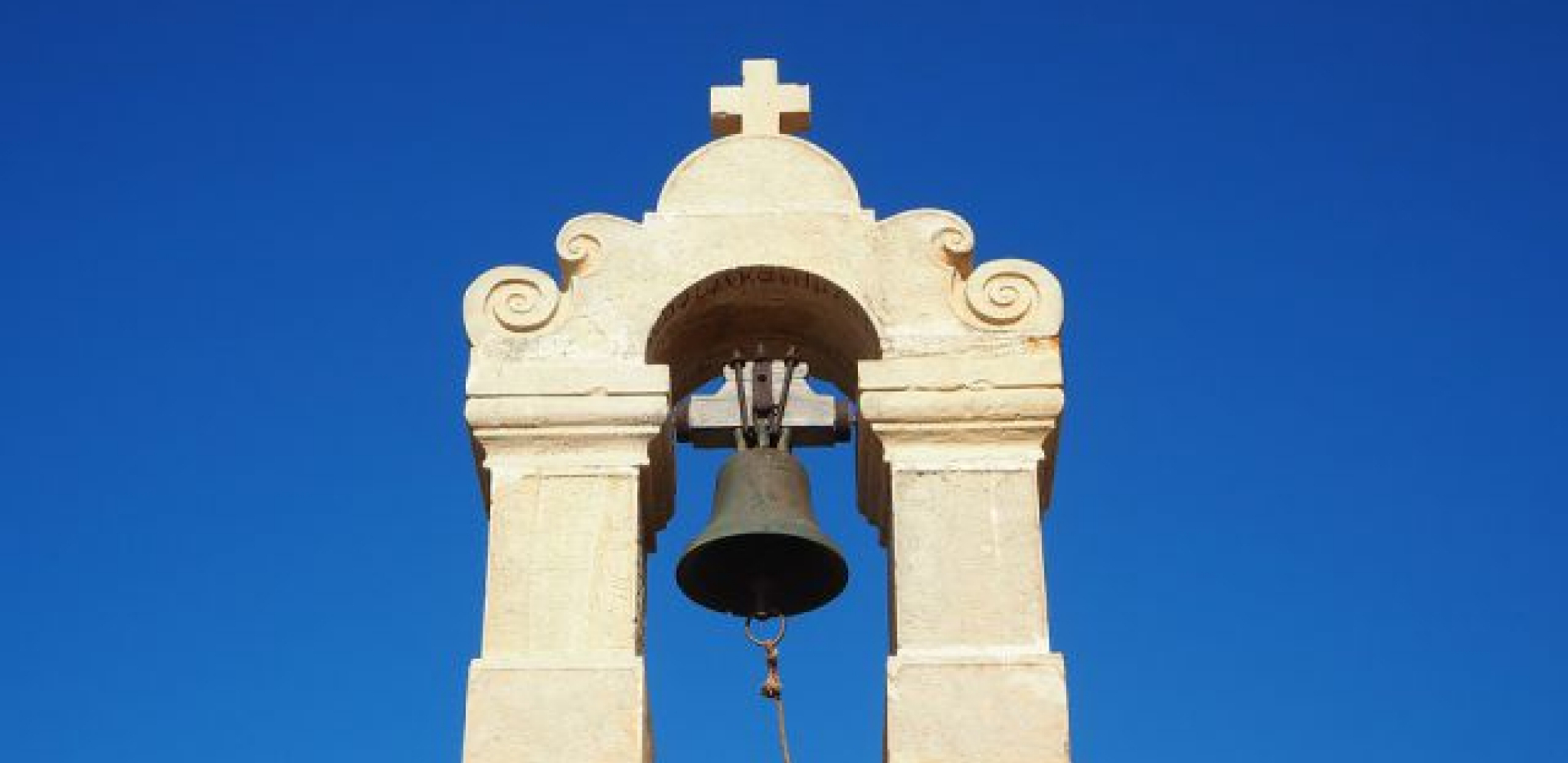 ZVONIO 200 PUTA NA DAN Kažnjen sveštenik jer je izluđivao narod