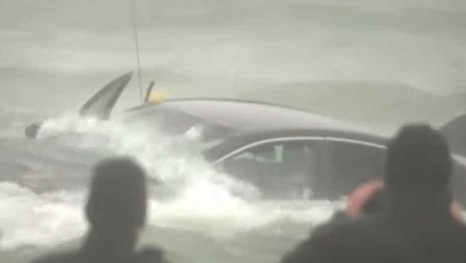 U NEVREMENU U GRČKOJ POGINULA ŽENA  Njen automobil povukla je bujica usled velikih padavina