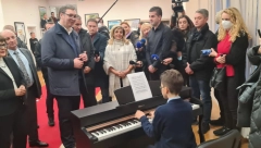 SVI SU GLEDALI U OVOG DEČAKA Mladi Doljevčanin impresionirao predsednika: Vućić ne trepće! (VIDEO)