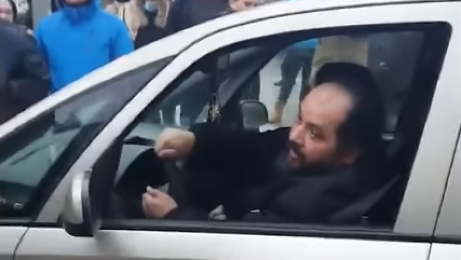 DEMONSTRANTI U SUBOTICI MALTRETIRALI I SVEŠTENIKA Da li je u blokadama učestvovala i ćerka Igora Jurića, on demantuje: To nije moja Saška!