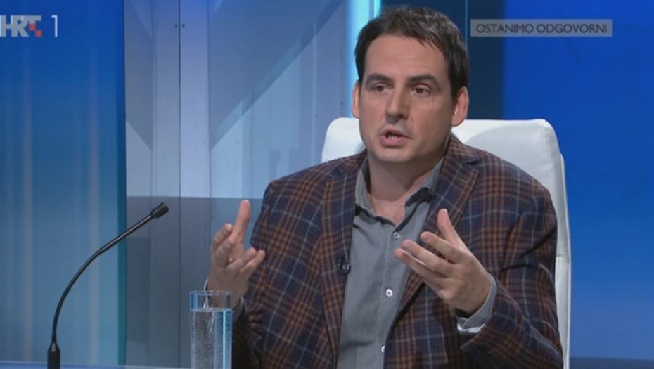 KOLIKO BEDAN MORAŠ BITI DA SE OVAKO UNIZIŠ Pogledajte šta priča beskičmenjak Kesić: Pređemo iz Srbije u Hrvatsku, kad ono, nema snega, samo sunce, blagdan i muzika