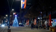 NOVOGODIŠNJA ČAROLIJA U KOSOVSKOJ MITROVICI Građani uživaju prazničnoj idili (FOTO)