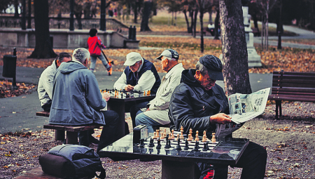 ISPLATA PENZIJA POČINJE SUTRA Novac na račune prvo leže njima