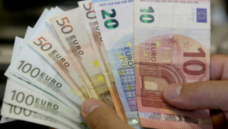 EVROPSKA VALUTA SLABI, KAKO SPASITI UŠTEĐEVINU? Stručnjak otkriva: Prebacivati ušteđevinu sada u dolar, nema mnogo smisla