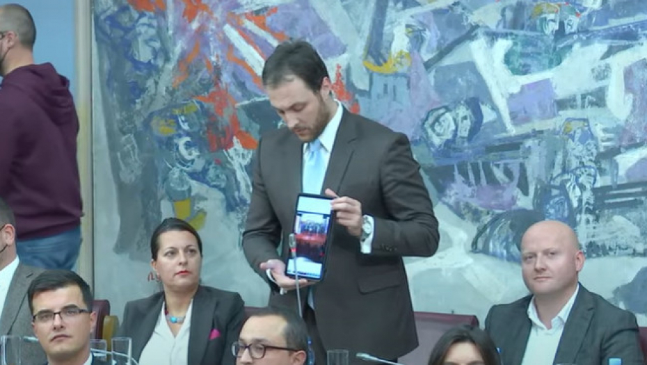 BURA U CRNOGORSKOJ SKUPŠTINI Milačić tražio izvinjenje, pa pokazao snimak! (VIDEO)