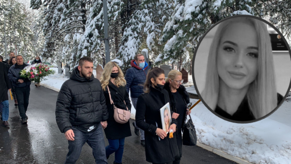 KIKINOJ MAJCI POZLILO U KAPELI! Porodica je drži da ne padne, scene koje razaraju dušu!