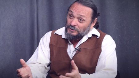 ISTORIČAR DAMJANOVIĆ ŠOKIRAO SRBIJU: Posle slučaja u "Slagalici", lingvista objasnio: "Ovakvo akcentovanje nam se nameće! Tako je neko odlučio!" (VIDEO)