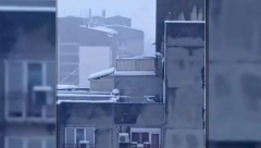 ŠTA TO RADIŠ, ČOVEČE?! DA LI SI REALAN?! Snimak sa Novog Beograda razbesneo Srbiju!