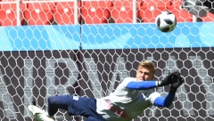 JEZIVA POVREDA! Golman Arsenala završio u bolnici zbog udarca u glavu! (FOTO)