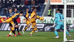 IZMAKLA LIGA ŠAMPIONA, A SADA I TITULA Murinjova kaznena ekspedicija promarširala Bergamom (VIDEO)