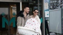 OTIŠLA NA REMONT! Kaća Grujić objavila fotku nakon zahvata, a niko ne veruje da se pevačica porodila pre samo mesec dana! (FOTO)