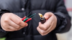 PETARDE PROSLAVU PRETVORILE U HOROR Dečak u Doboju ostao bez prstiju zbog pirotehnike