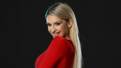 OVE POZNATE DAME SU ODLEPILE ZA PILOTIMA Njih je spojio avion, a ova pevačica voli zgodnog kapetana