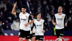 GRADSKI DERBI SA SEDAM GOLOVA Srbin se radovao na kraju, a onda je isključen (FOTO, VIDEO)