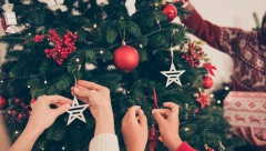 KADA SE SKIDA NOVOGODIŠNJA DEKORACIJA? Šta može loše da vam se desi ako to ne uradite pre OVOG datuma