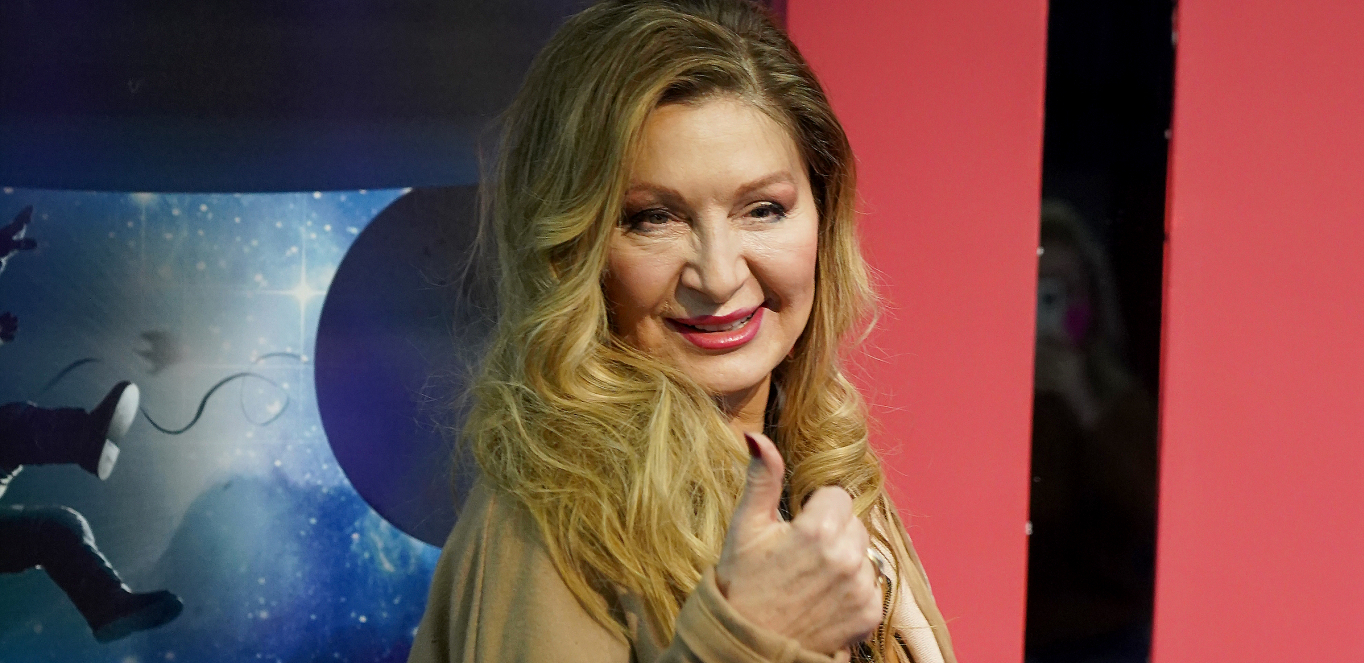 KAMIN, BAŠTA I SKULPTURE U ovom luksuzu živi Danica Maksimović, svaki detalj je pažljivo odabran (FOTO)