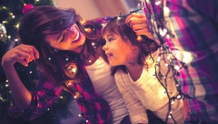 DA LI ZNATE ČEMU SLUŽI CRVENA SIJALICA NA LAMPICAMA ZA JELKU? "Nakon 30 godina ja to sad saznajem, sramota me je"