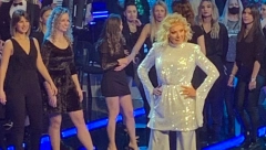 KOŠTA KAO STAN U BEOGRADU! Lepa Brena stigla na snimanje novogodišnjeg programa u novoj mašini, sve oči uprte u pevačicu!