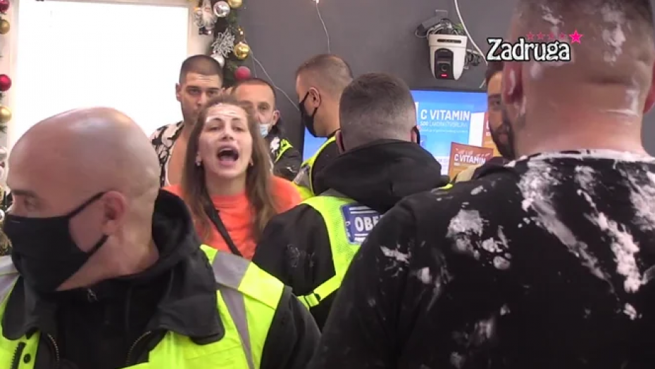 ODREKAO TE SE BABO KAD JE VIDEO KAKO TE KA*AM Car izvređao Dalilu kao nikad pre, ona izgorela od besa!