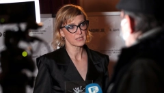 TEPIĆEVA I MARINIKINA JASMILA ŽBANIĆ PORUČUJE Vojska kakvu sada snaži Vučić, počinila je genocid, moramo tome stati na put!