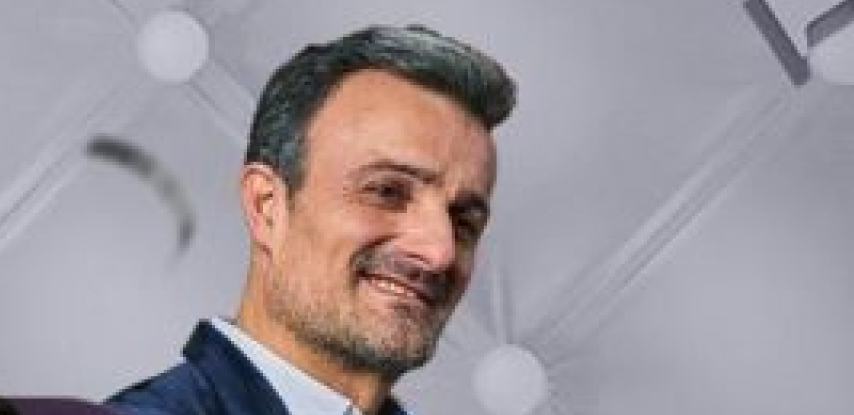 POZNATI PEVAČ MENJA PROFESIJU!? Frontmen grupe "Legende" otkrio o čemu sanja od detinjstva, posao sa strane krio od očiju javnosti a evo o čemu je reč