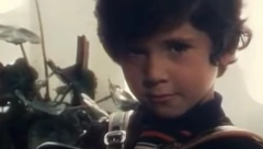 DANAS JE VELIKA ZVEZDA U SRBIJI Oženjen je poznatom voditeljkom, piše hitove za svoje kolege, a kao mali je već bio zapažen sa harmonikom!