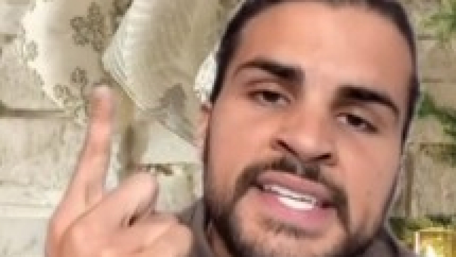 OBRATITE PAŽNJU NA NOVOGODIŠNJU DEKORACIJU Ako primetite ovaj ukras, bežite, u kući živi psihopata (VIDEO)