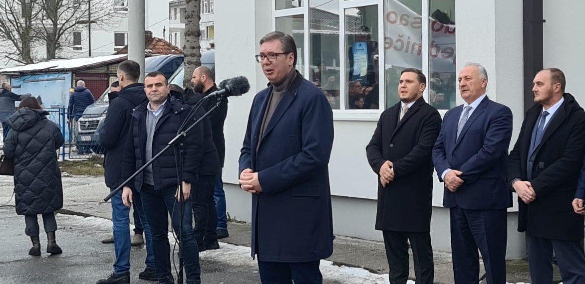 VELIKA ZAHVALNOST PREDSEDNIKU SRBIJE: "Nikada nijedan političar nije van kampanje došao da razgovara sa građanima Sandžaka, osim Vučića" (FOTO)