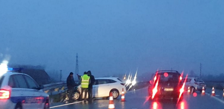 KOD VRŠCA Saobraćajna nesreća: Ima povređenih, stradao konj