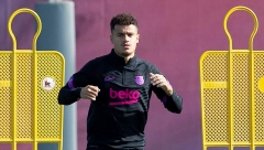 ONI GA KRITIKUJU, A ON POMAŽE SIROMAŠNIMA Dok drugi letuju po egzotičnim destinacijama, zvezda se bavi humanitarnim radom (FOTO)