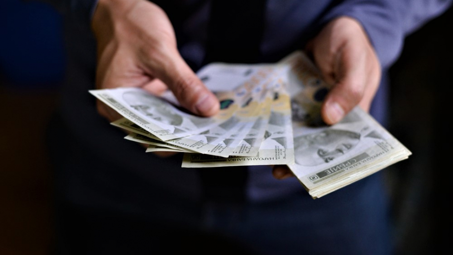 DNEVNICA OD 4.000 DINARA! Za rad je potrebna dobra volja i garderoba, a obezbeđen je smeštaj i obrok