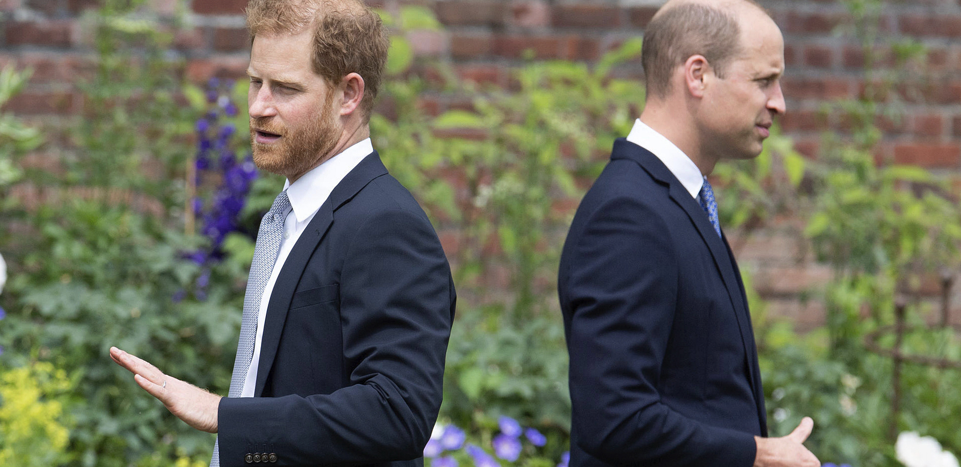 TAJNI RAZGOVOR VILIJAMA I HARIJA Čitač sa usana otkrio momenat na sahrani, Kejt se jedva suzdržala!