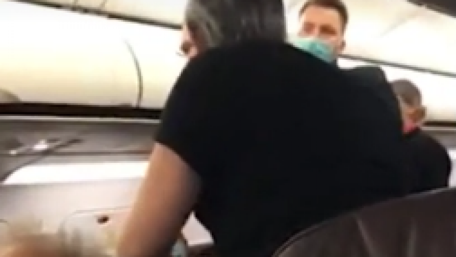 "JE*EM LI VAM MAJKU SRPSKU! ŠTO ME VODITE U SRBIJU? SRUŠIĆU AVION!" Drama zbog vanrednog sletanja na beogradski aerodrom (VIDEO)