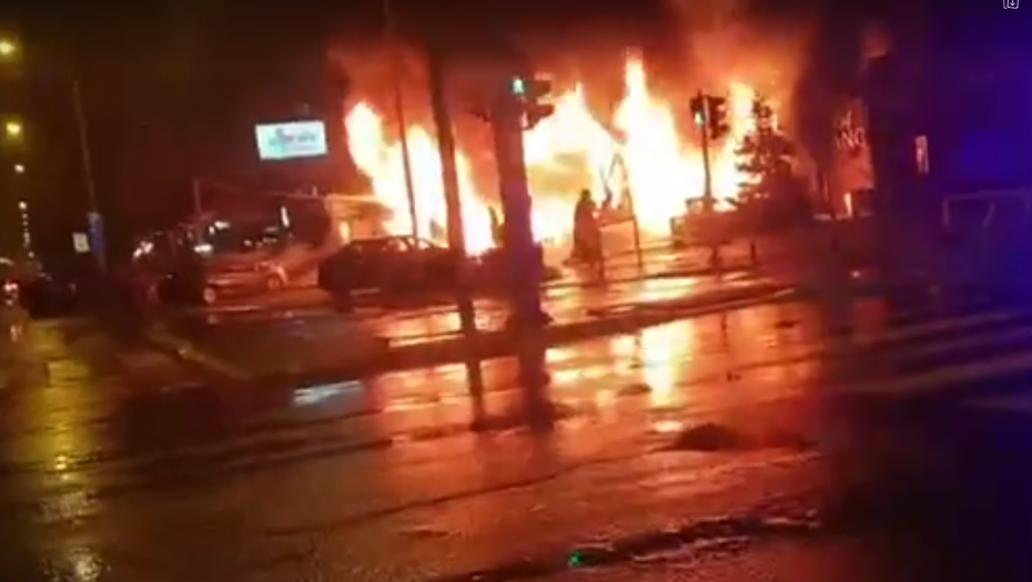 TRAGEDIJA U FILADELFIJI, STRADALA I DECA U požaru u stambenoj zgradi najmanje 13 mrtvih (VIDEO)