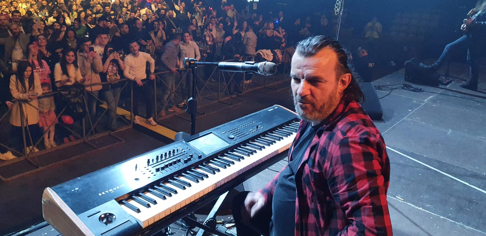 LUKAS NAPUNIO ARENU U SKOPLJU Napravio haos pred 15.000 Makedonaca!