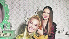 LEPA NA MAJKU Ćerka Nataše Bekvalac jednim snimkom oborila je pratioce sa nogu, raste u pravu lepoticu (VIDEO)