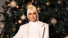 NATAŠA BEKVALAC "GORI" U HIT KORSETU Stopio se sa njenim nikad tanjim strukom, a tek da vidite dekolte