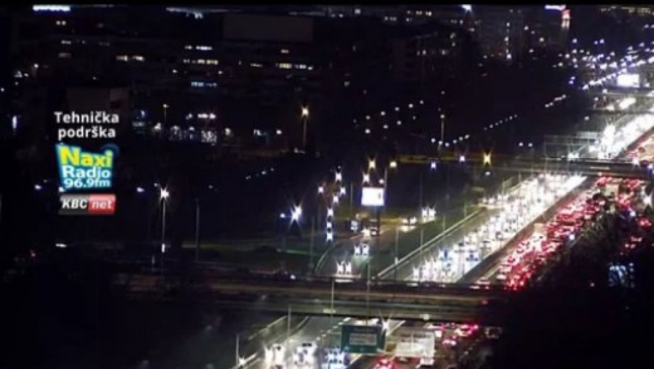 HAOS U BEOGRADU Zakrčenje na auto-putu Miloš Veliki u oba smera