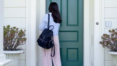 NIJE SVEJEDNO KOJOM NOGOM ULAZITE U KUĆU Samo jedna donosi mir i sreću